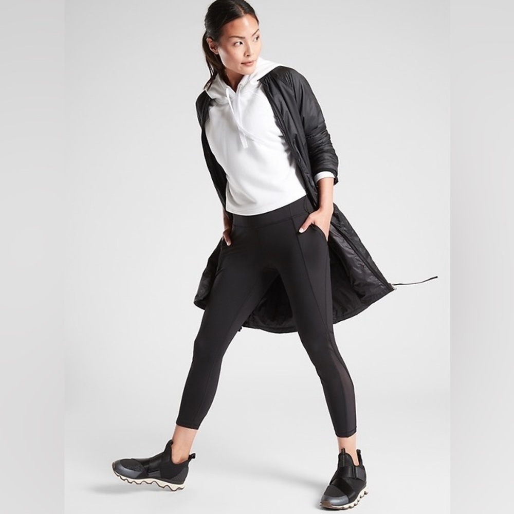 Athleta Lightning Stash Pocket 7/8 Tight Leggings